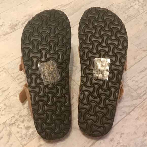 ONLY Size 6 LEFT Tan Sandals Outwoods Slip Ons - Picture 5 of 5